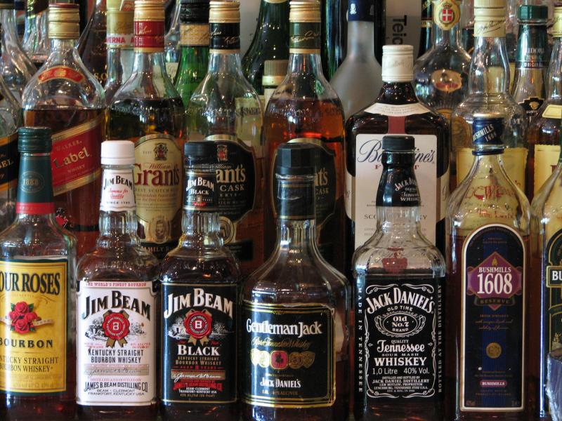 Регионам разрешат проверять продажу нелегального алкоголя.